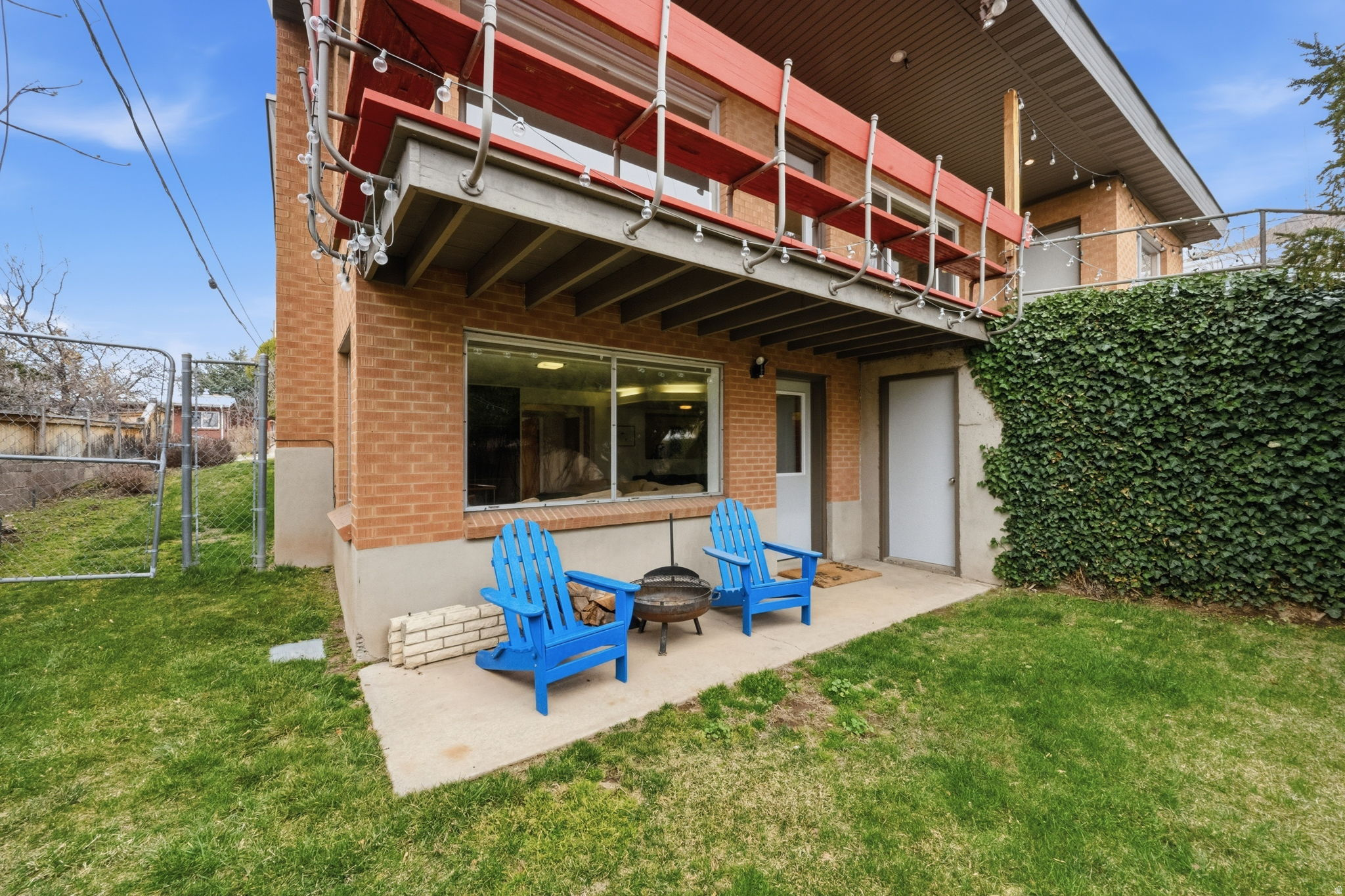 LAUREL HURST - Residential