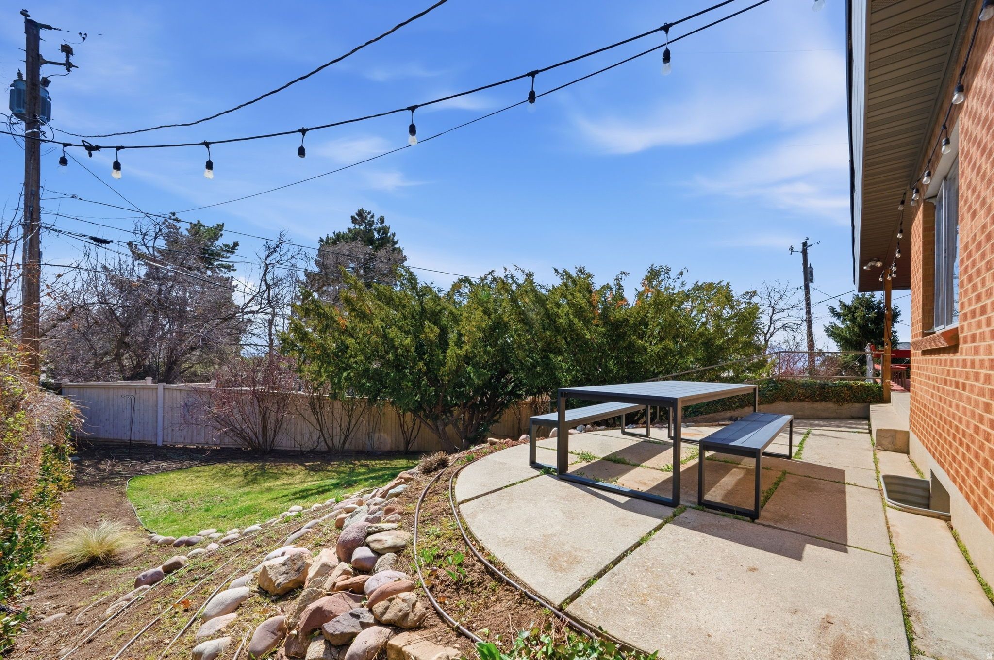 LAUREL HURST - Residential