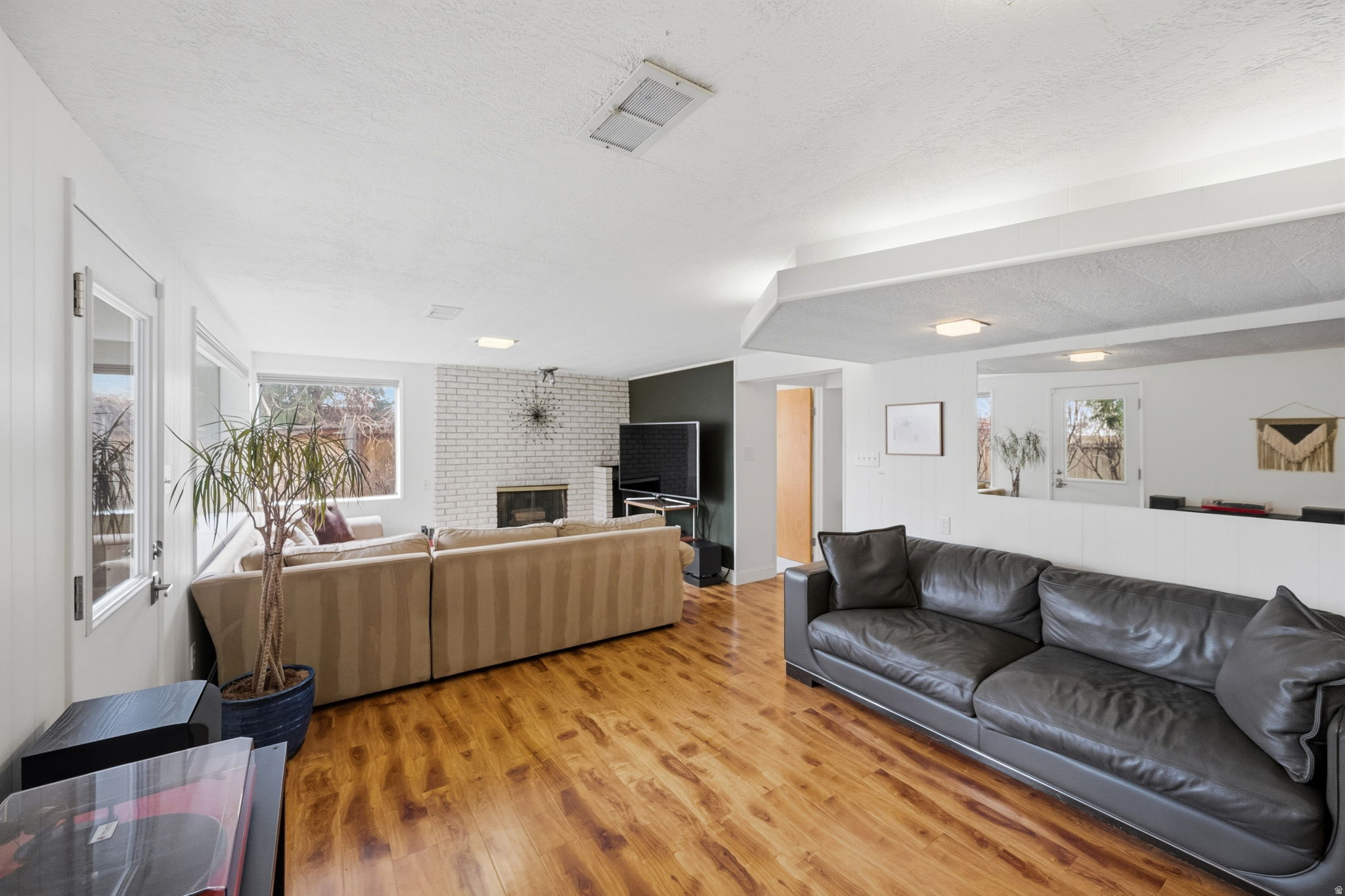 LAUREL HURST - Residential