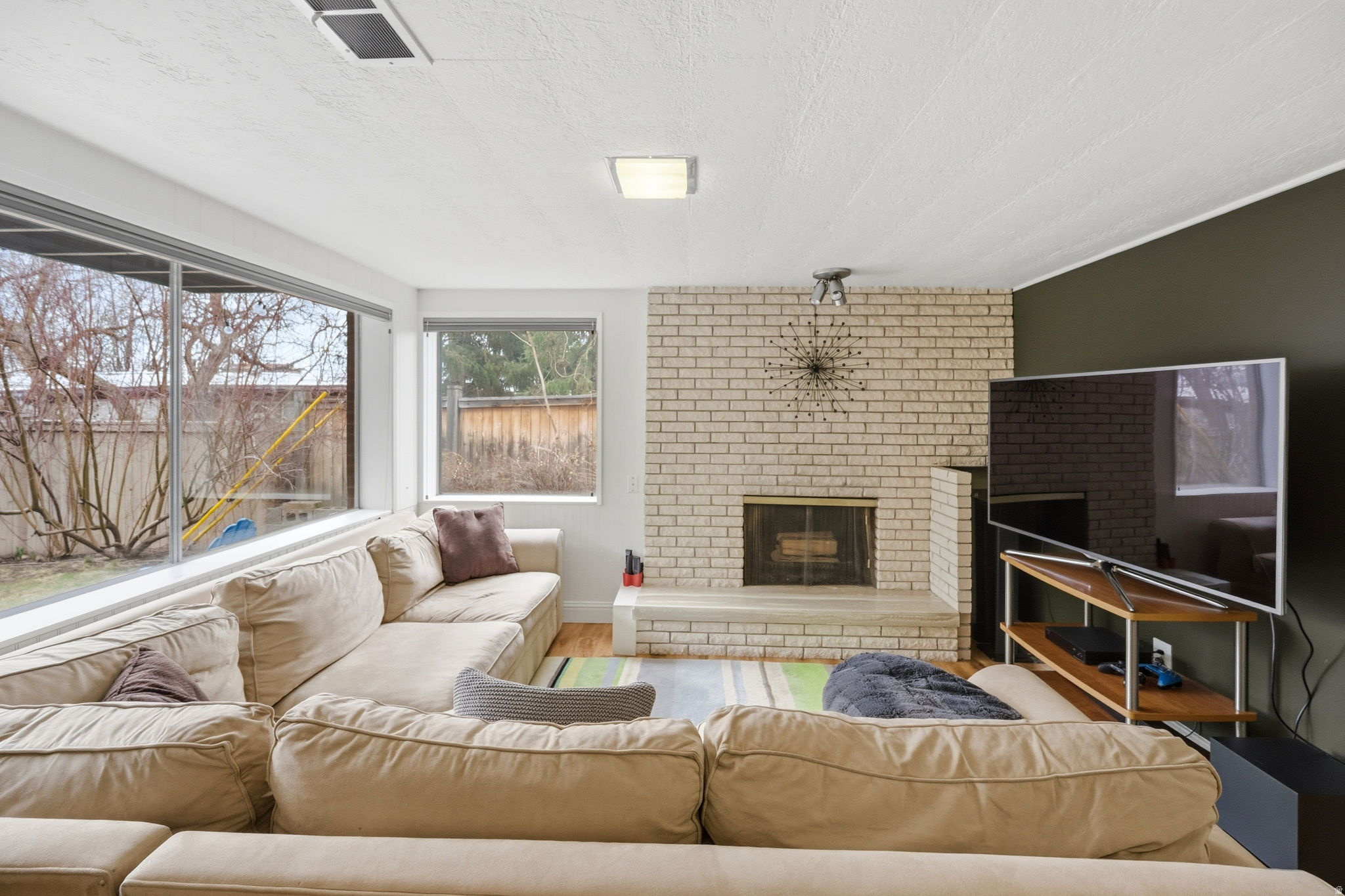 LAUREL HURST - Residential