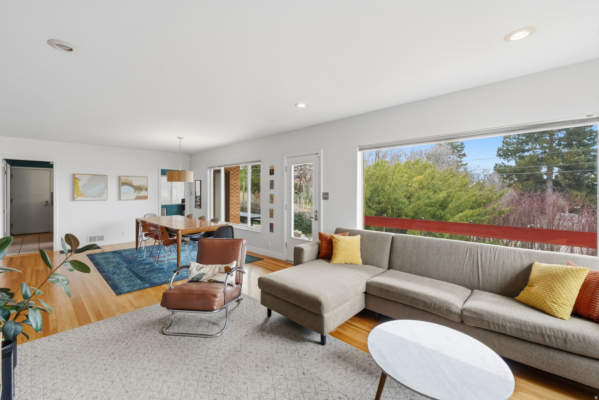 LAUREL HURST - Residential