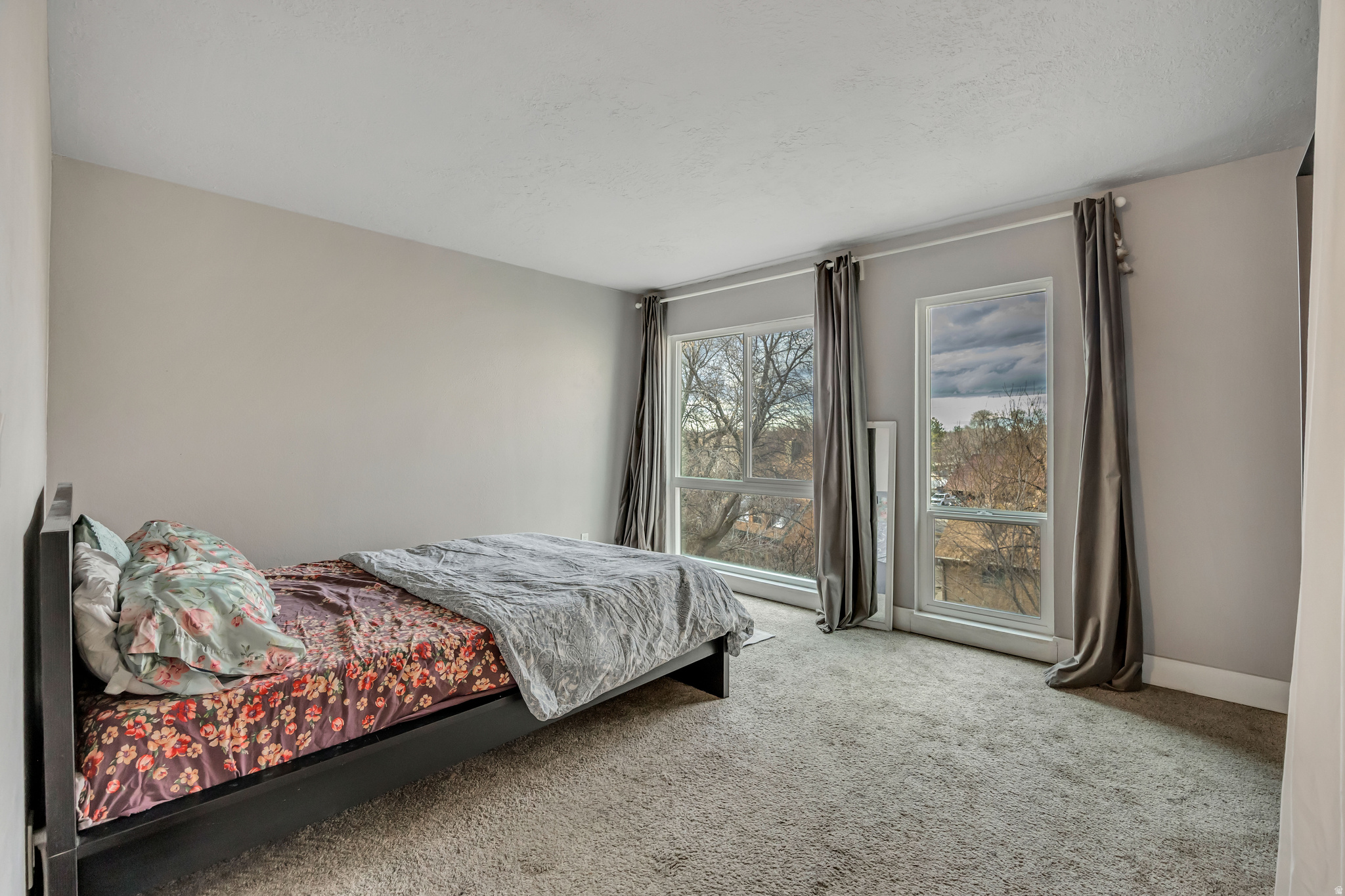 APPLEGATE CONDM - Residential