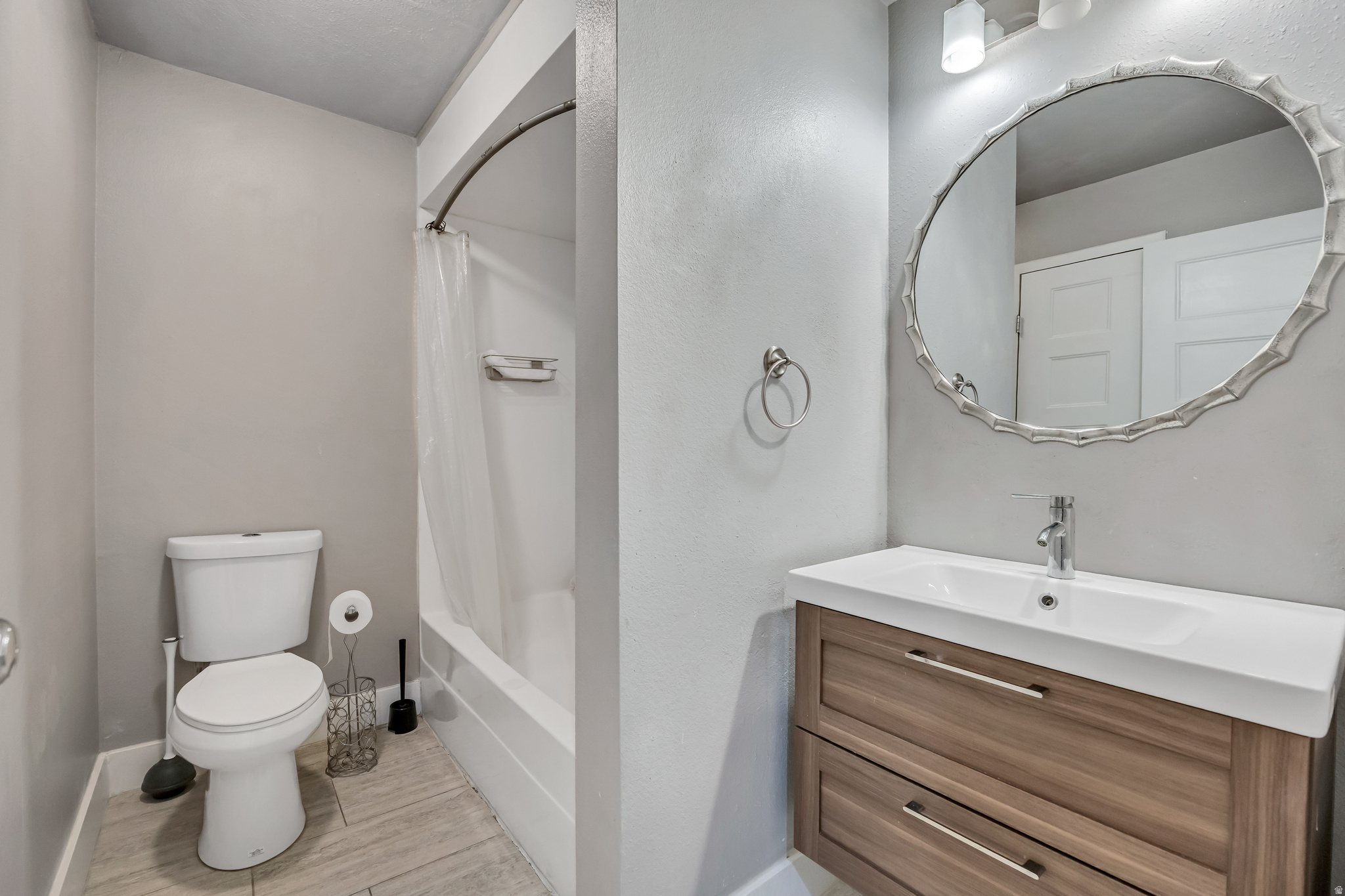 APPLEGATE CONDM - Residential