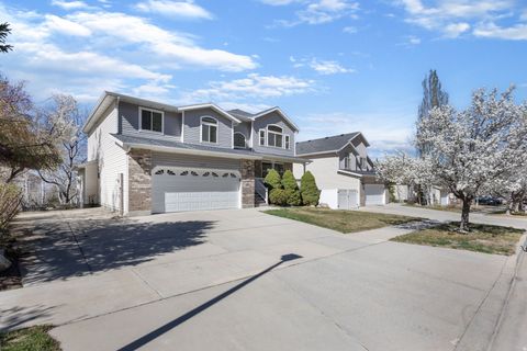 Tiny photo for 169 MANILLA DR, Draper, UT 84020 (MLS # 2147336)
