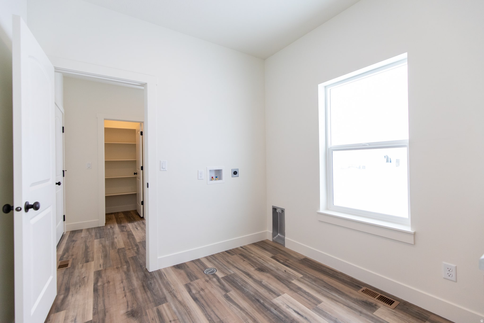 SMILING H - Residential