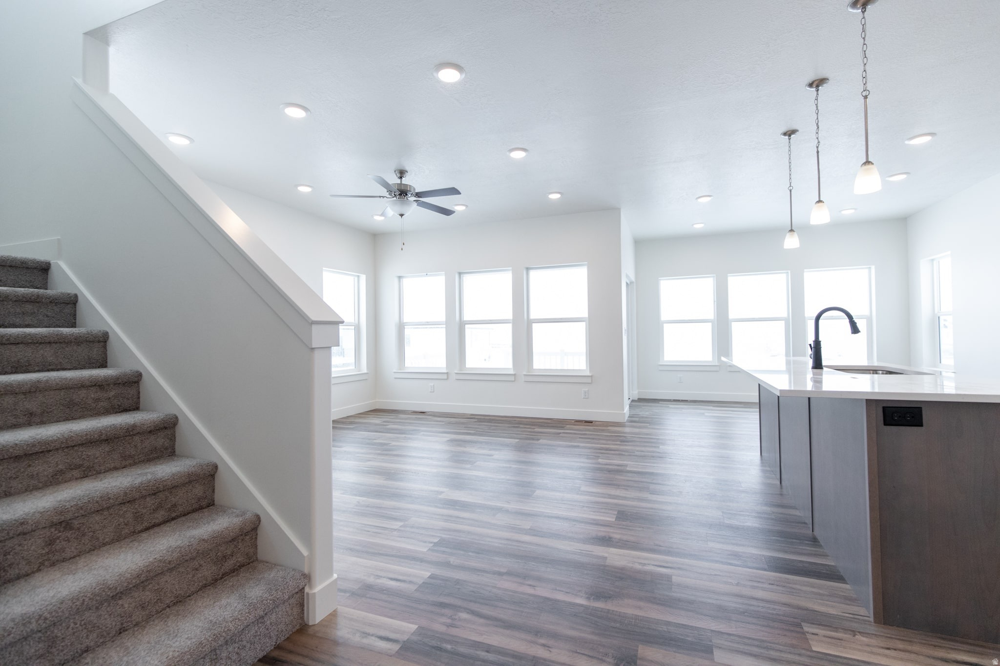 SMILING H - Residential