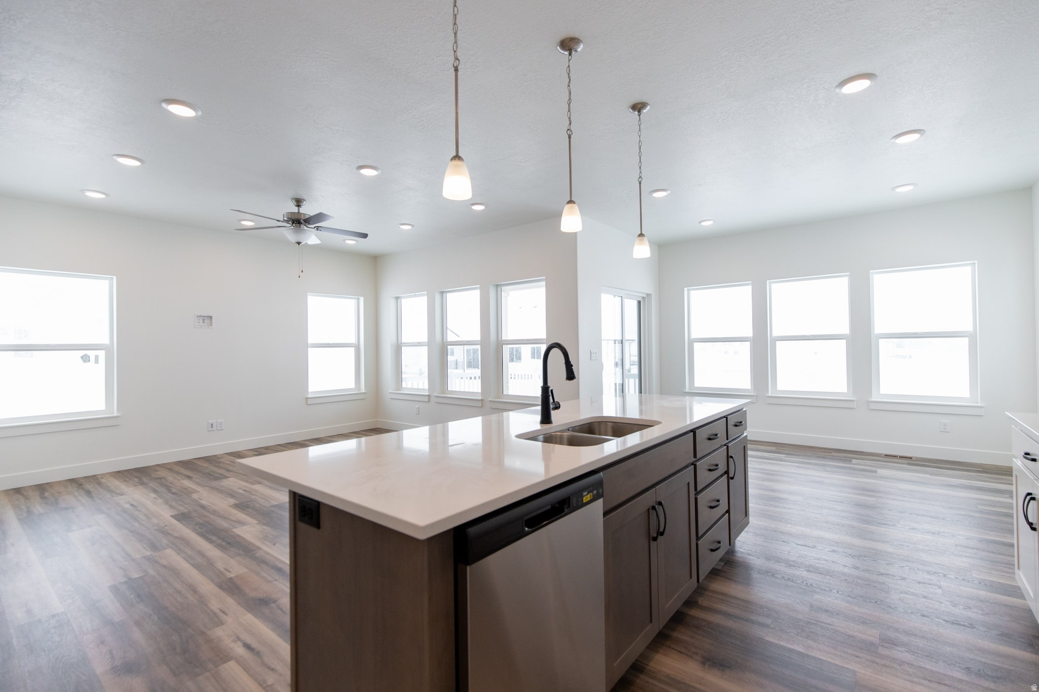 SMILING H - Residential