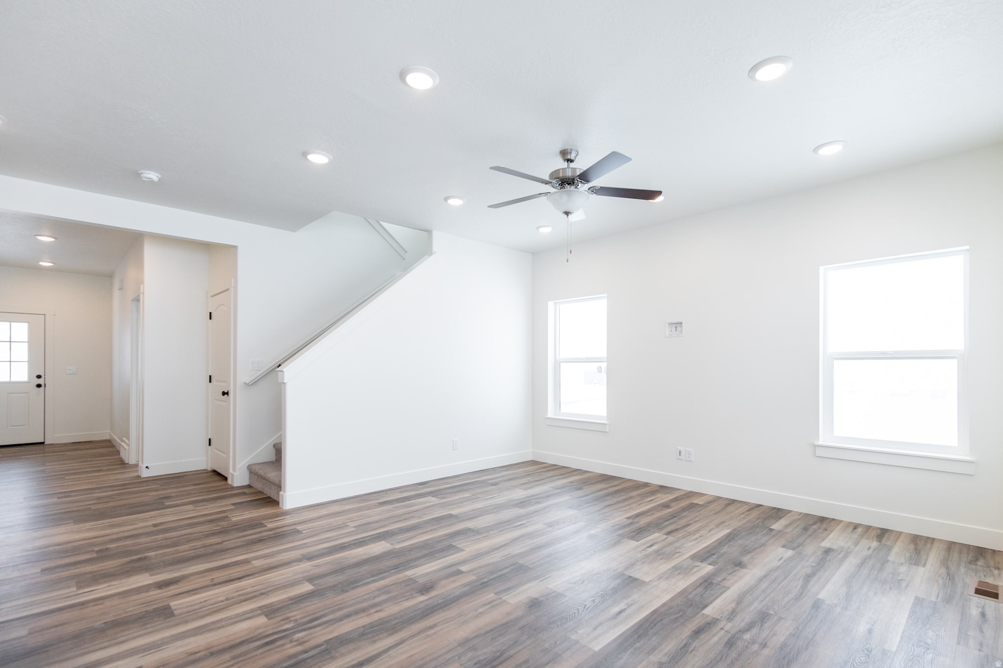 SMILING H - Residential