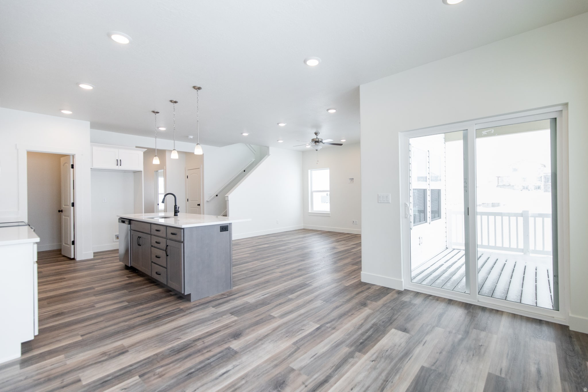 SMILING H - Residential