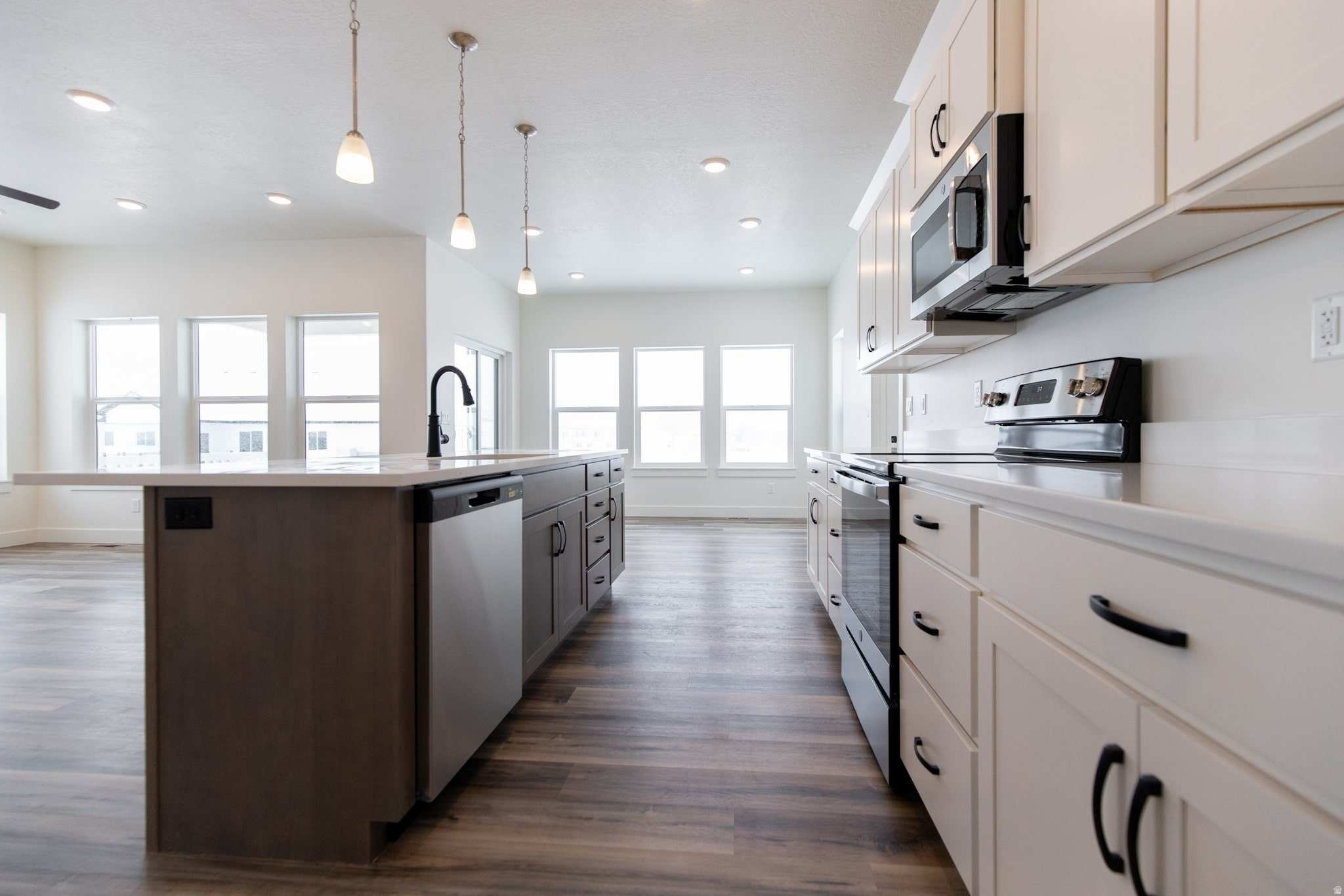 SMILING H - Residential