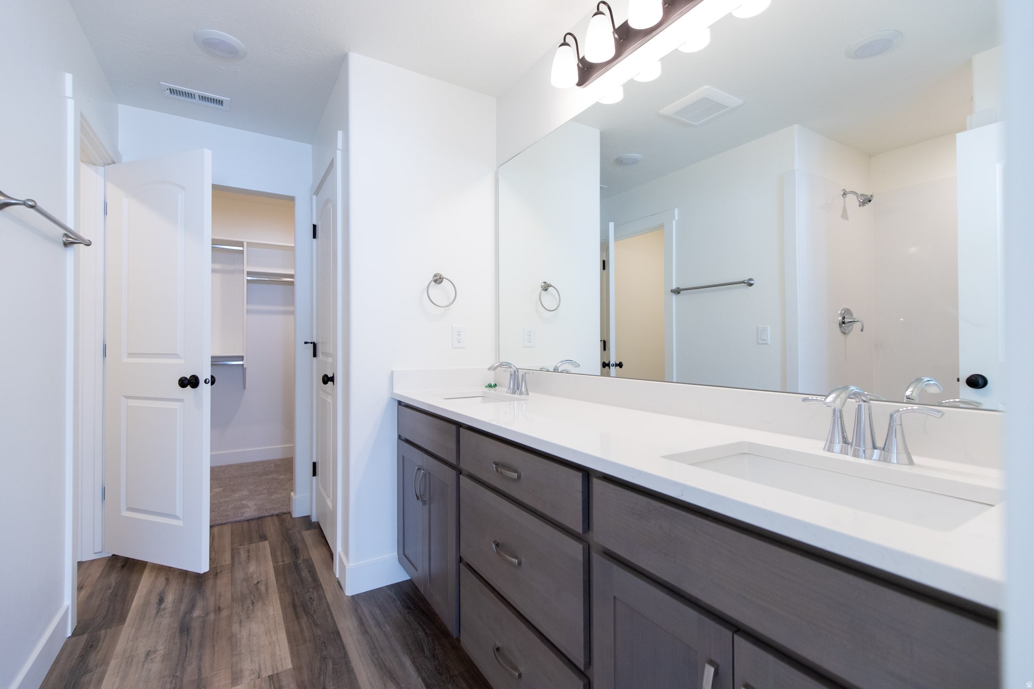 SMILING H - Residential