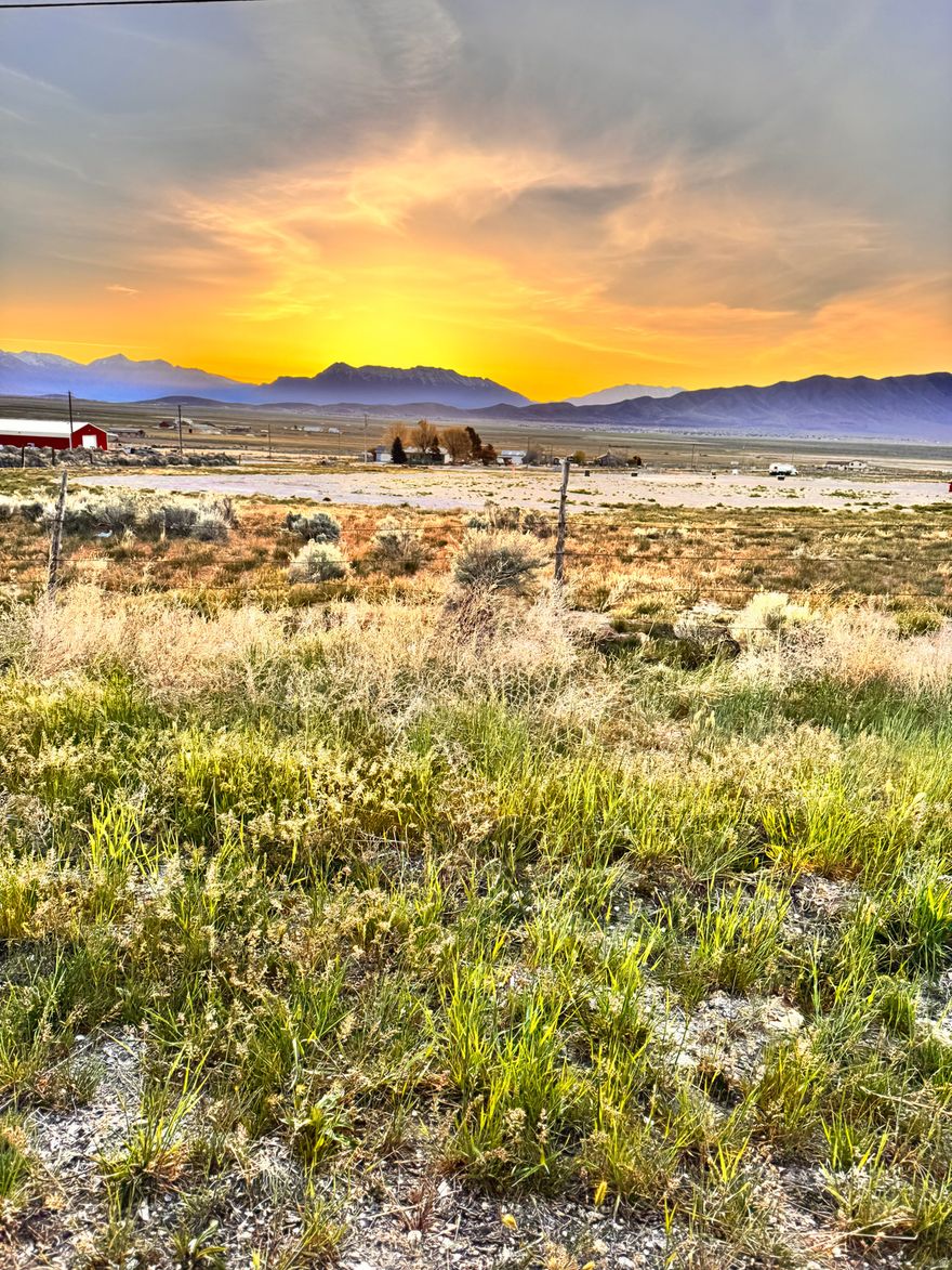 Horse Property with a beautiful mountain views. No HOA. No CC&R. Bring your own builder or contact listing agent for home builder information. Fiber, power, gas and Water are stubbed to the property.