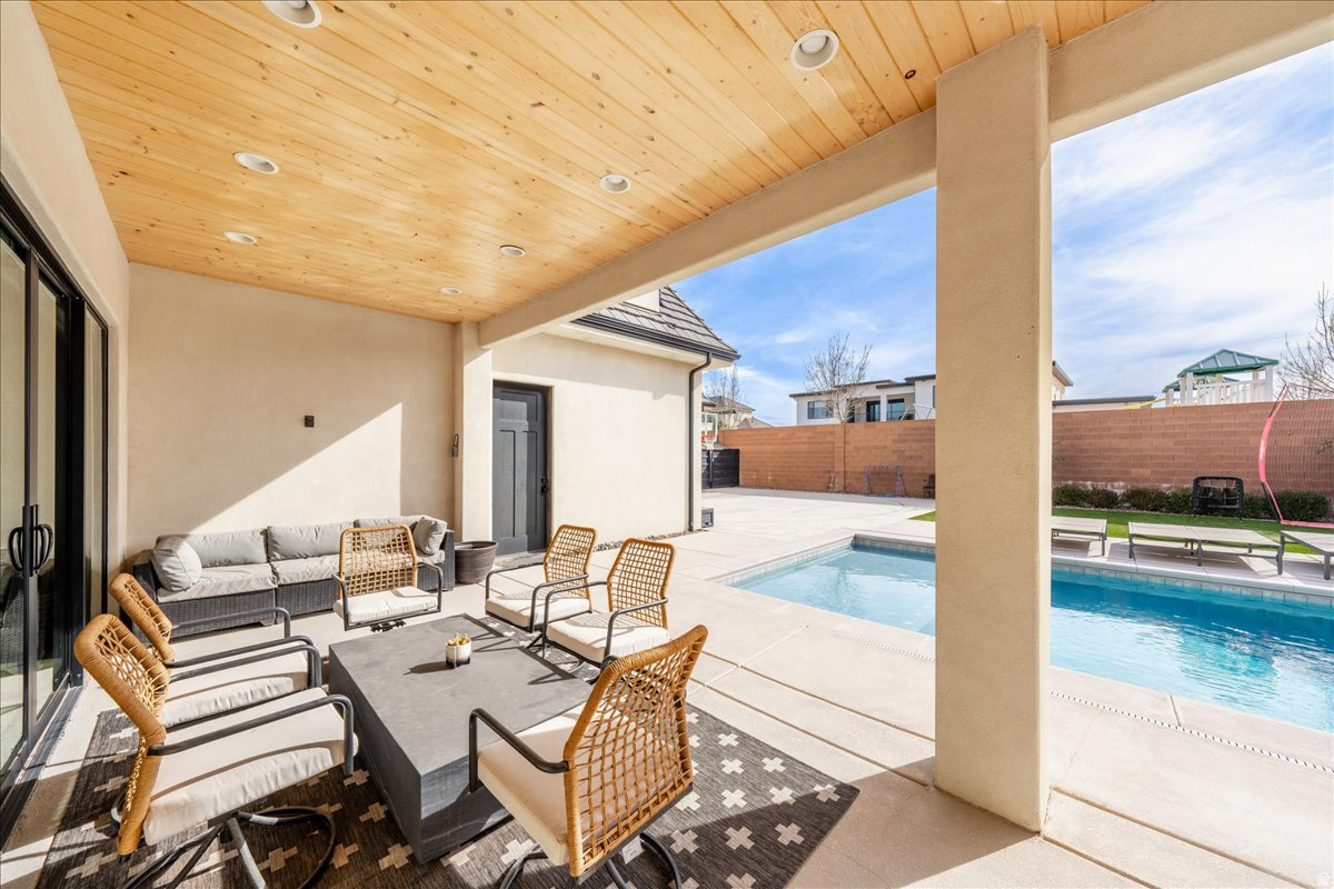 FIELDSTONE PH 5 - Residential