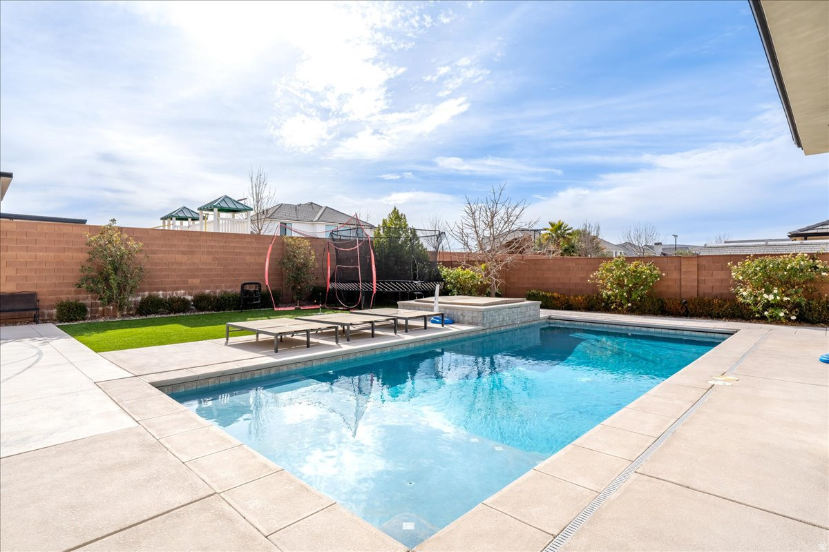 FIELDSTONE PH 5 - Residential