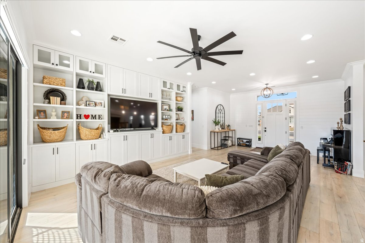 FIELDSTONE PH 5 - Residential