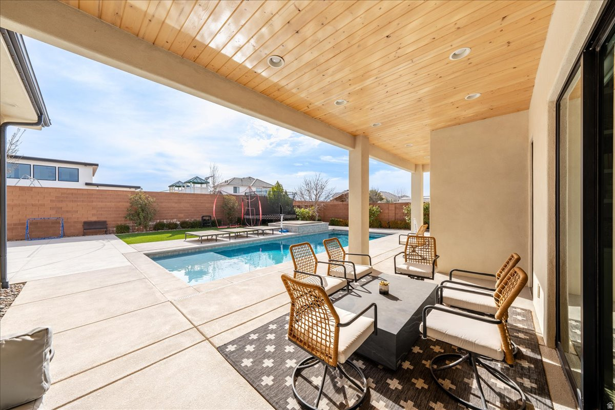 FIELDSTONE PH 5 - Residential