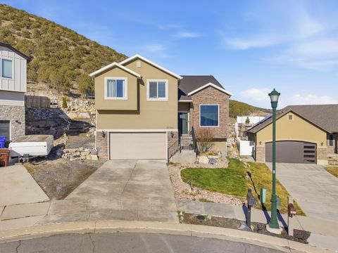 Photo of 7001 N SOUTH PASS RD, Eagle Mountain, UT 84005 (MLS # 2143100)