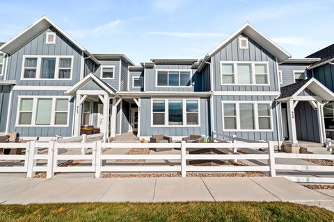 Photo of 941 W PURPLEDISK DR N #466, Saratoga Springs, UT 84045 (MLS # 2130298)