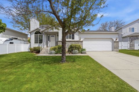 Photo of 1183 E 2300 N, Layton, UT 84040 (MLS # 2154273)