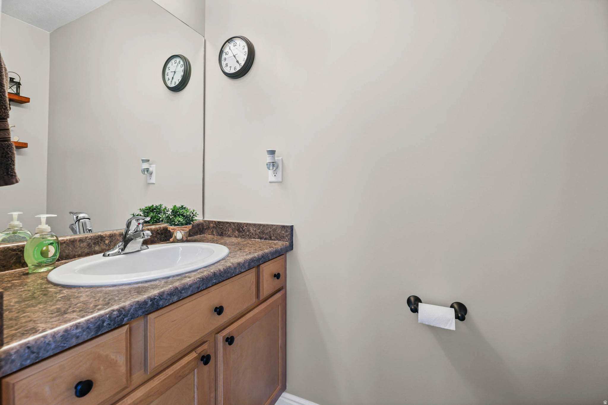 NEW TOWNE SQUARE - Residential