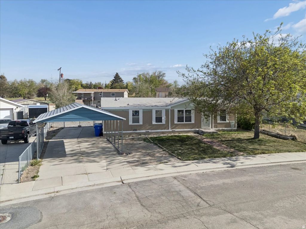Photo of 449 W RICHARD ST, Grantsville, UT 84029 (MLS # 2152692)