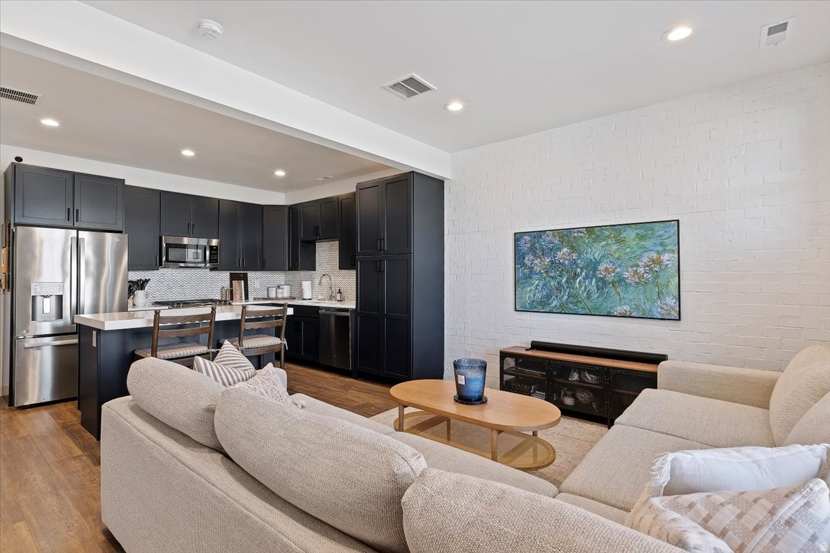 DAYBREAK - Residential