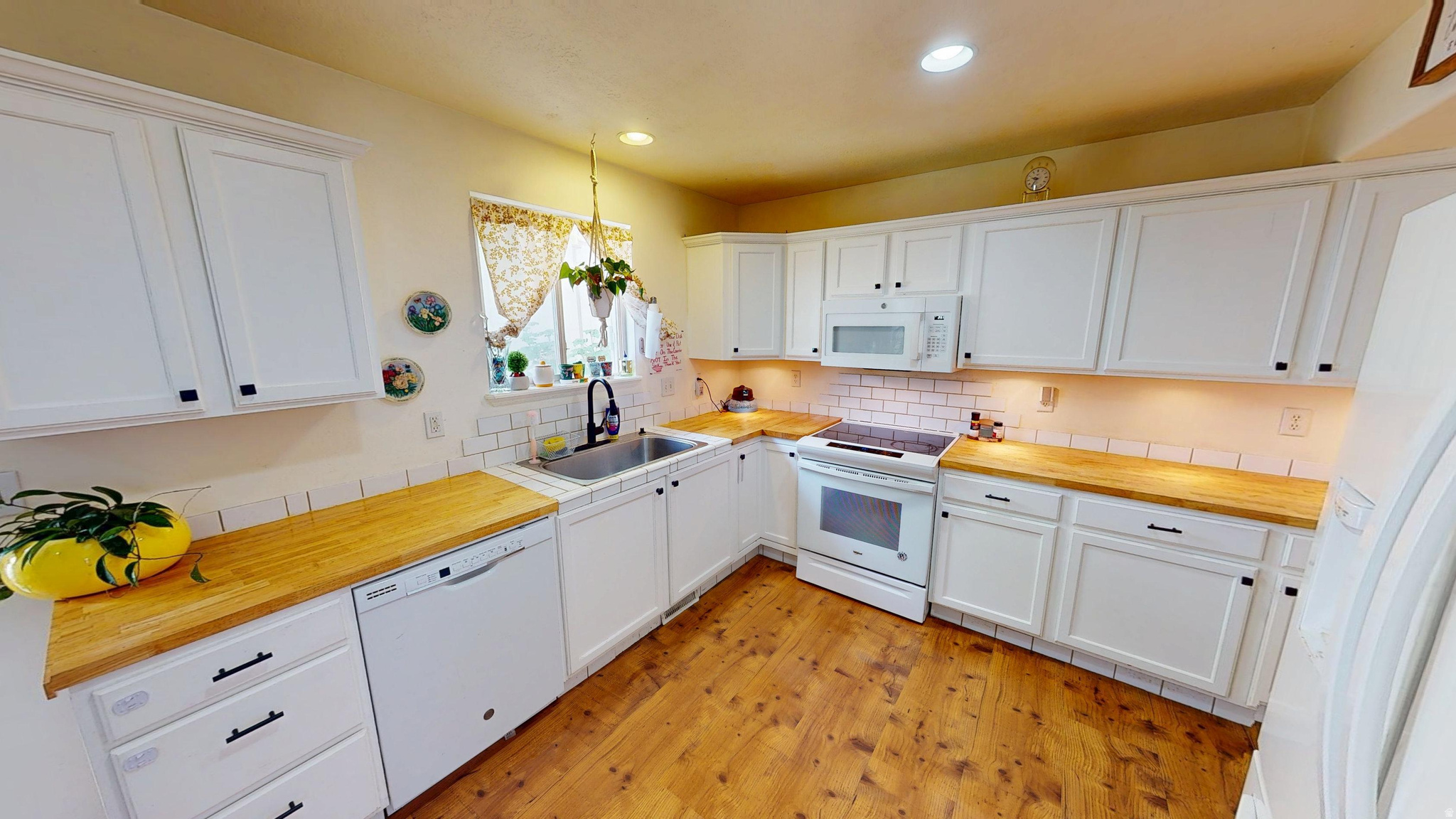 CRESCENT COURT - Residential