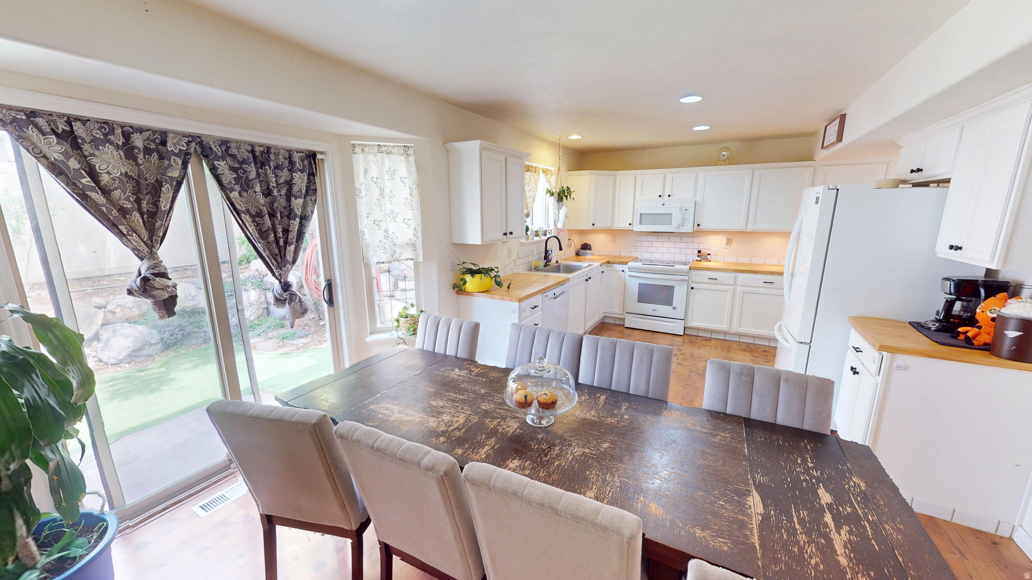 CRESCENT COURT - Residential