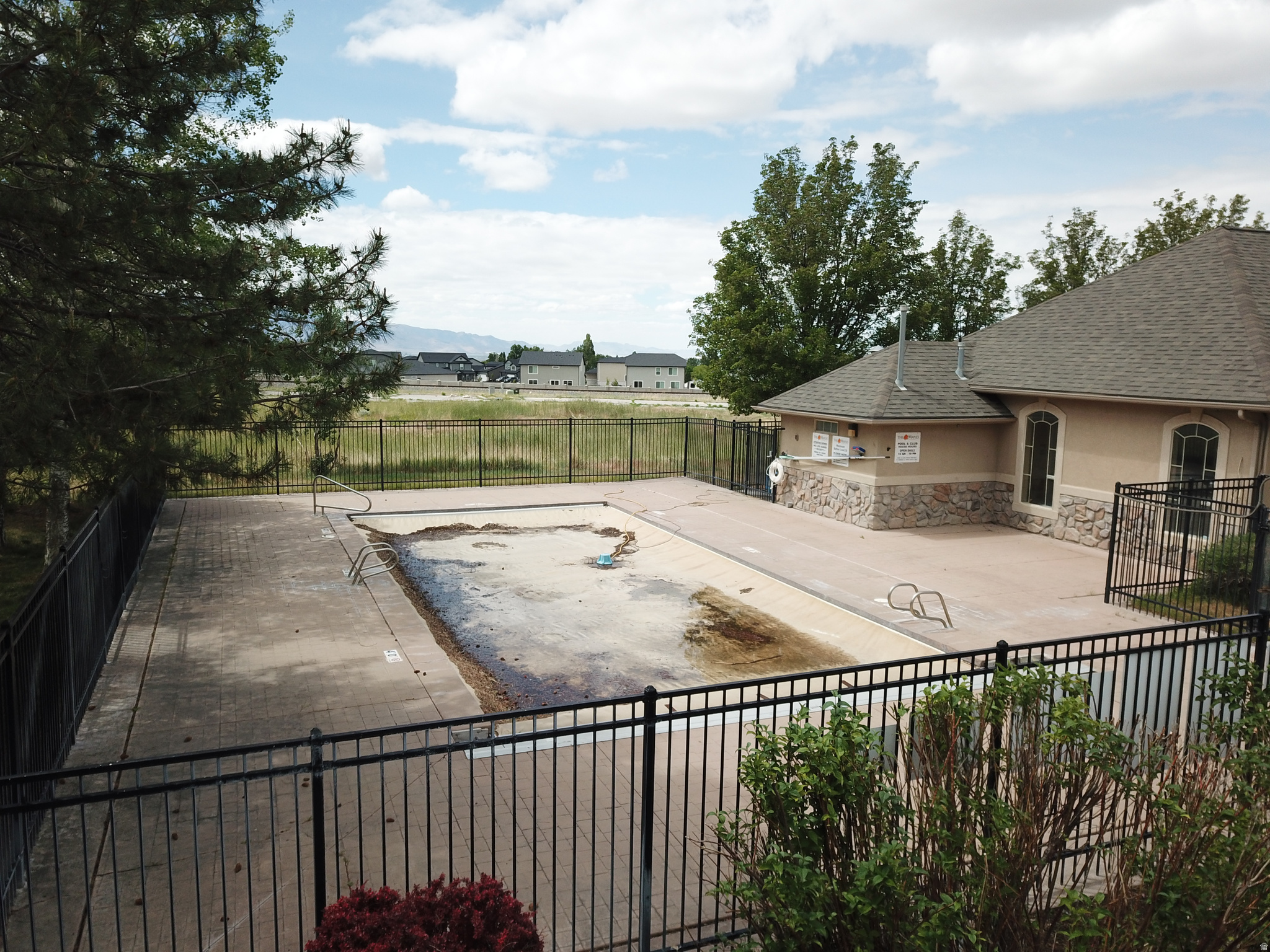 CRESCENT COURT - Residential
