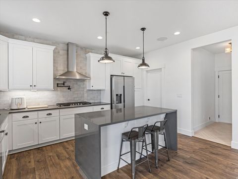 Tiny photo for 2208 E SNOW BLOSSOM WAY, Draper, UT 84020 (MLS # 2148928)