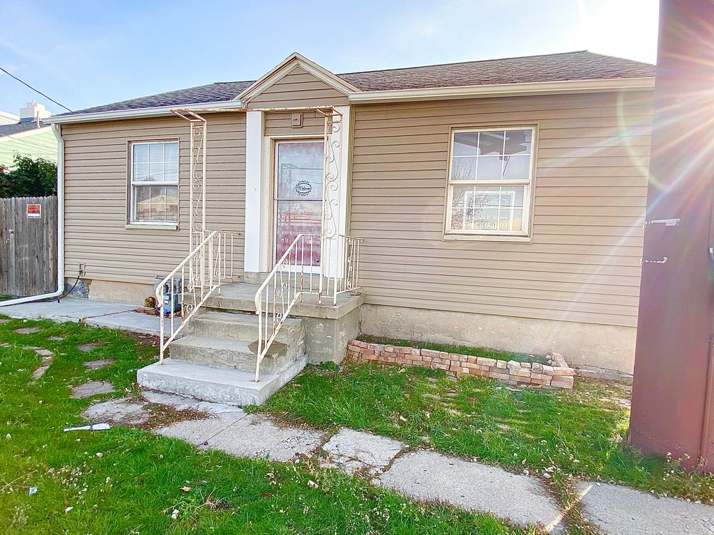 Photo of 736 E 3300 HWY S, Millcreek, UT 84106 (MLS # 2156944)