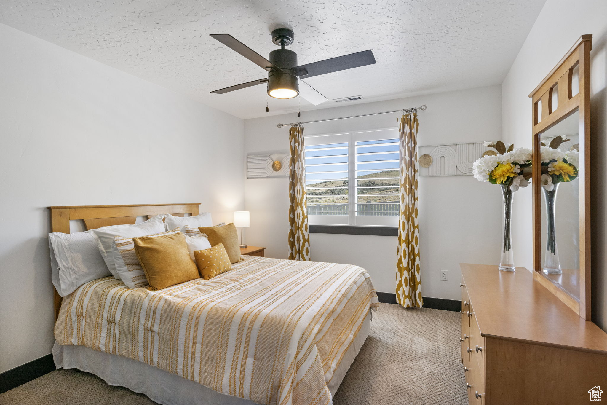 Saratoga Springs, Utah 84045, United States, 5 Bedrooms Bedrooms, ,3 BathroomsBathrooms,Residential,Active,123641