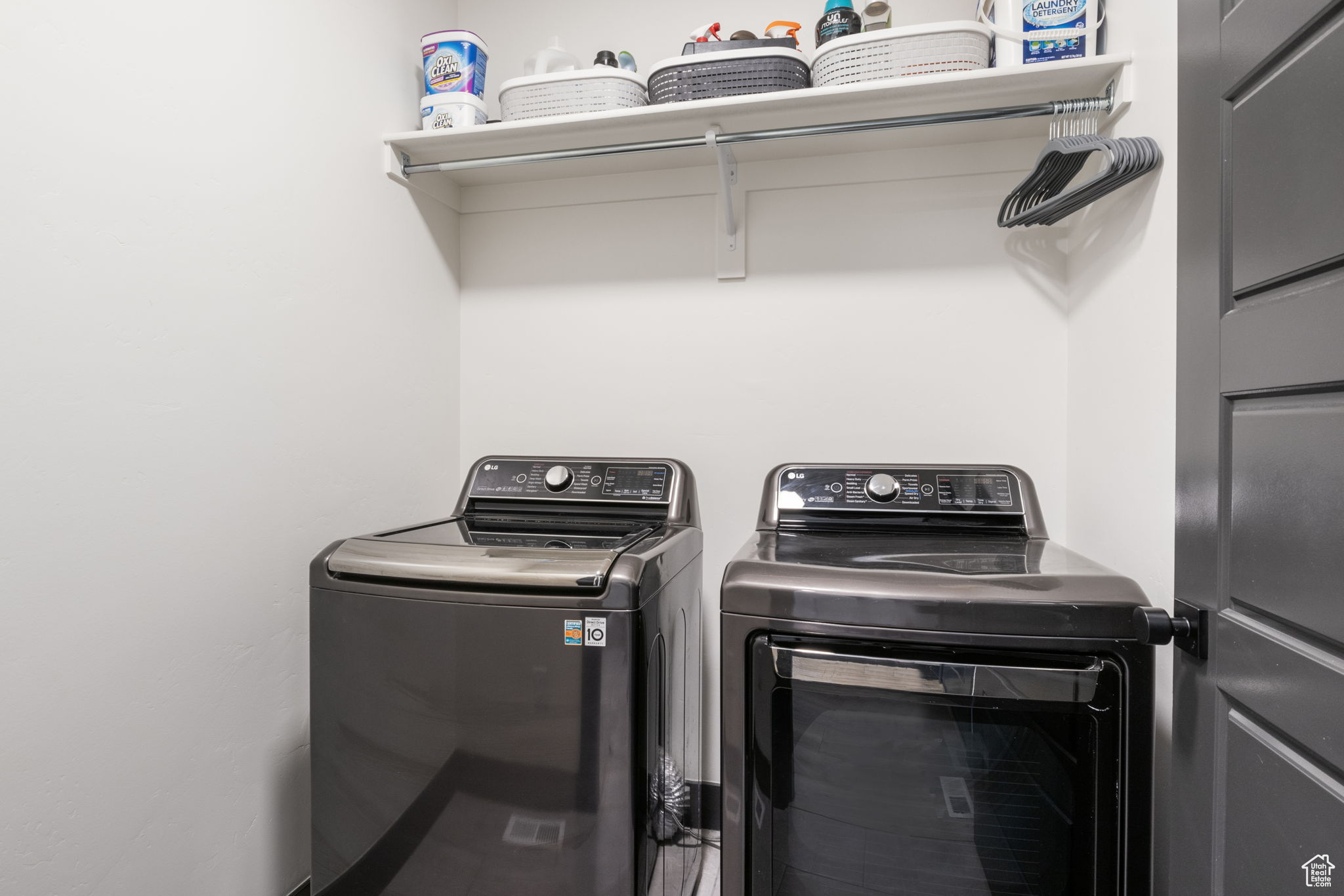 Saratoga Springs, Utah 84045, United States, 5 Bedrooms Bedrooms, ,3 BathroomsBathrooms,Residential,Active,123641