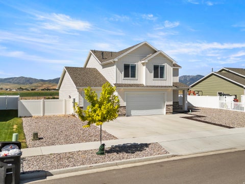 Tiny photo for 702 E 675 S, Hyrum, UT 84319 (MLS # 2170367)