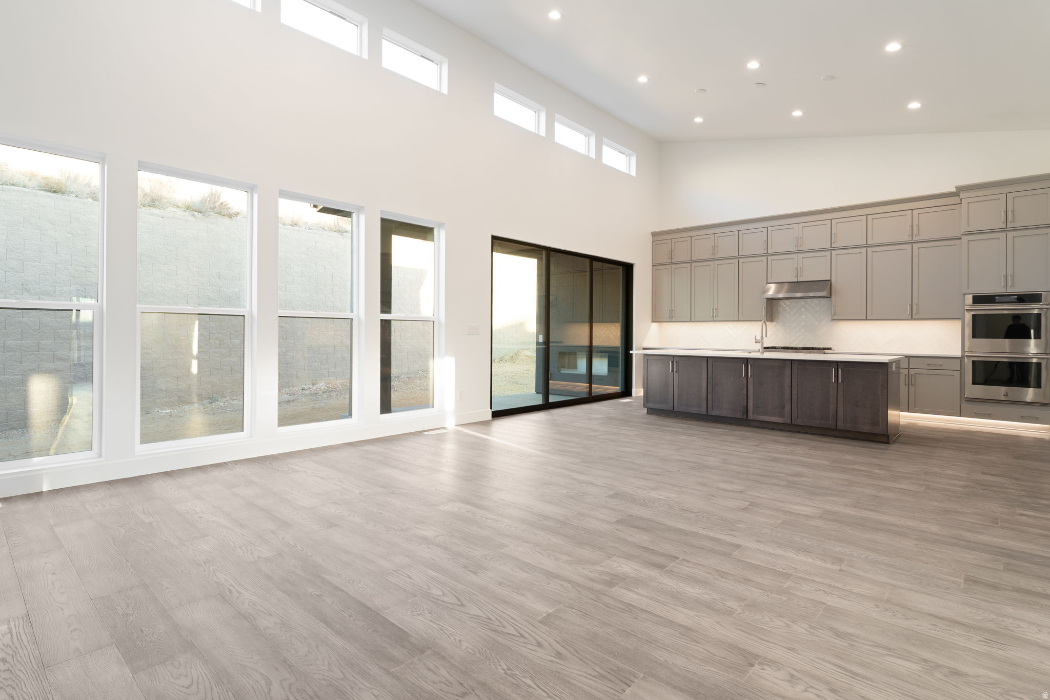 LAKEVIEW ESTATES - Residential