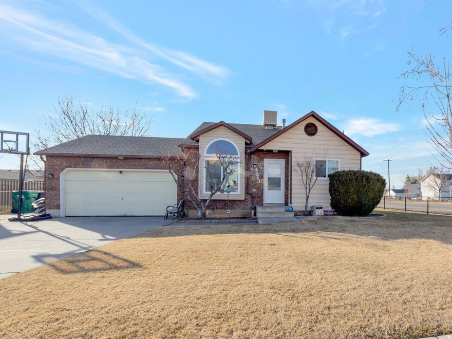 Spacious, well-maintained tri-level home featuring 3  bedrooms, 1.5 bathrooms, and a 2-car garage. Designed for comfortable living with versatile spaces to fit your lifestyle. Ideally situated close to parks and schools, this home offers the perfect blend of space, convenience, and neighborhood charm.