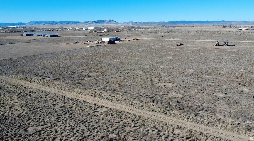 ESCALANTE VALLEY - Land