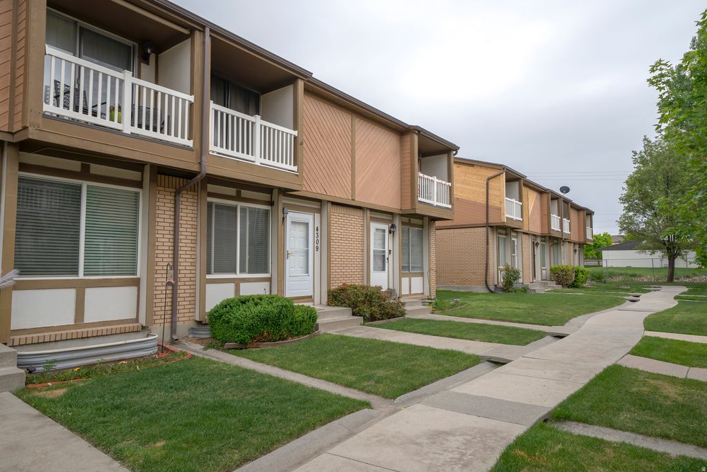 Photo of 4309 S HAVERFORD CT W, Taylorsville, UT 84123 (MLS # 2155926)