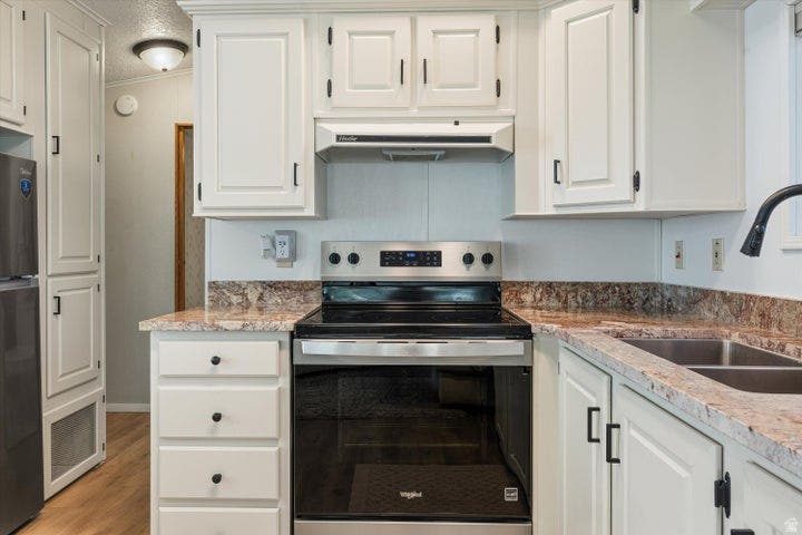 Photo of 1150 W RED HILLS PKWY #18, Washington, UT 84780 (MLS # 2175888)