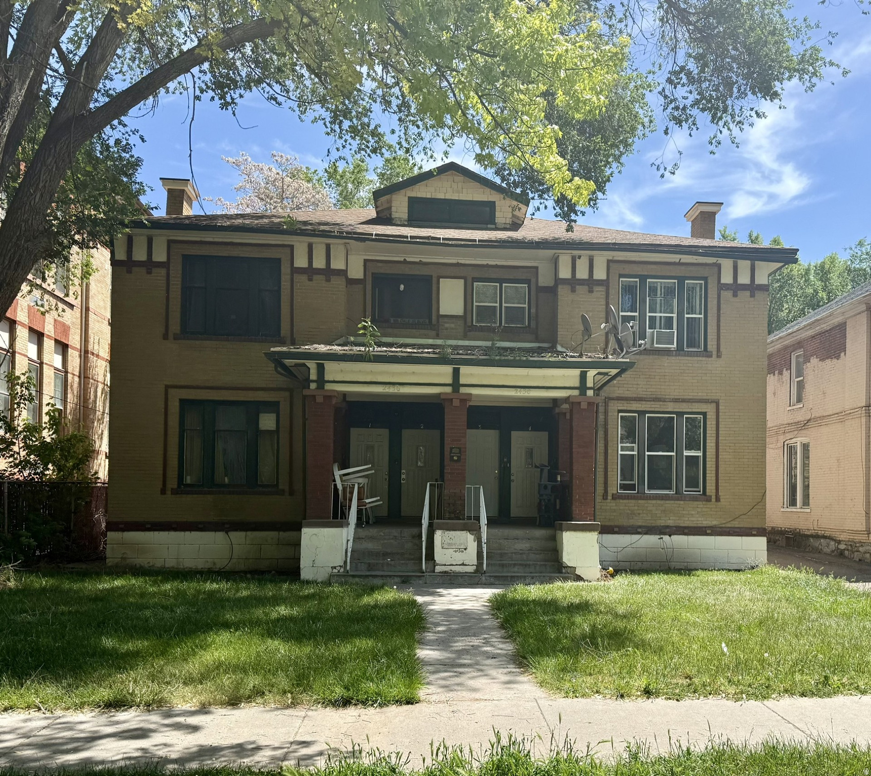 Main image without alt text