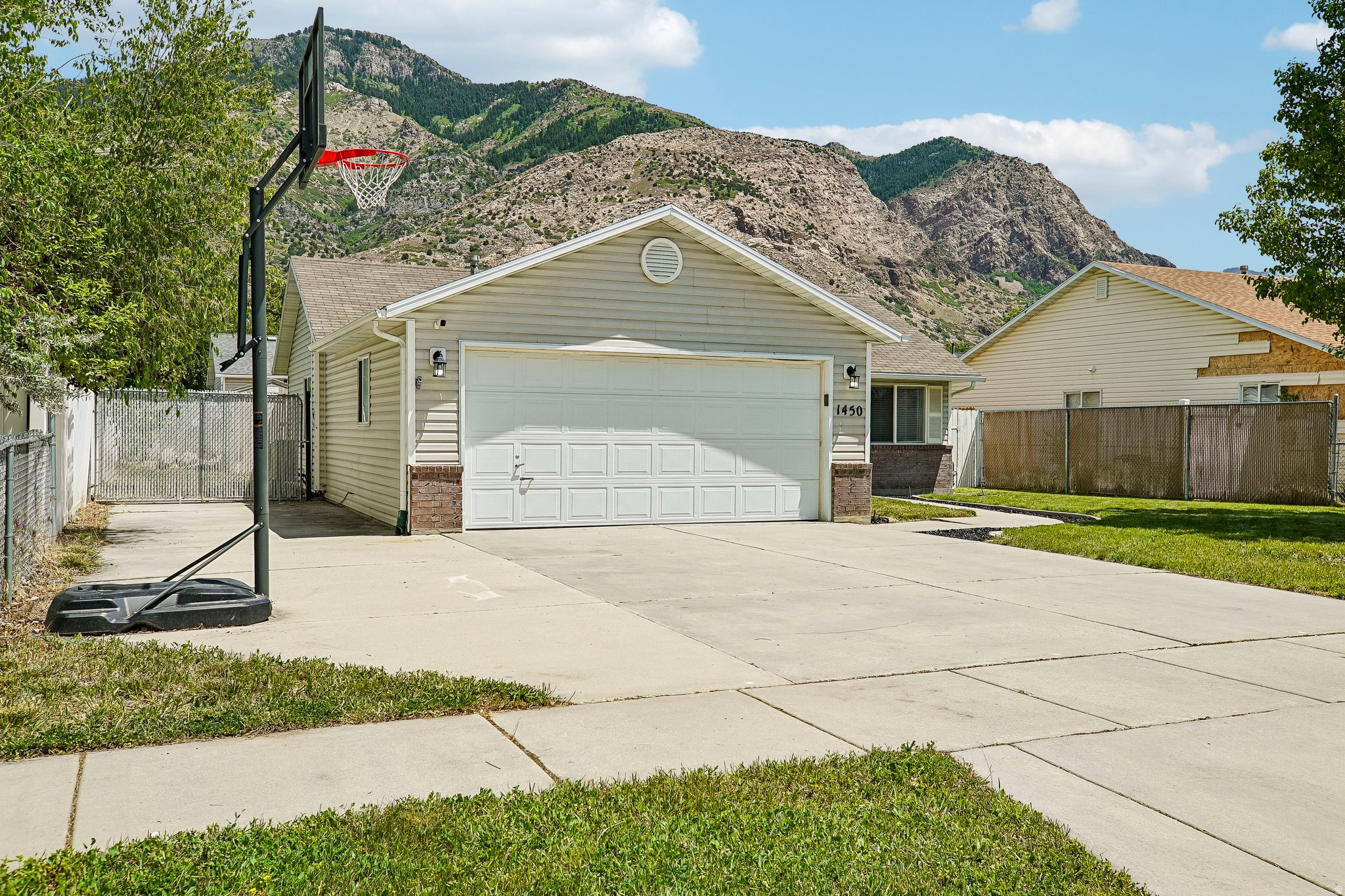 WHISPER WILLOW - Residential