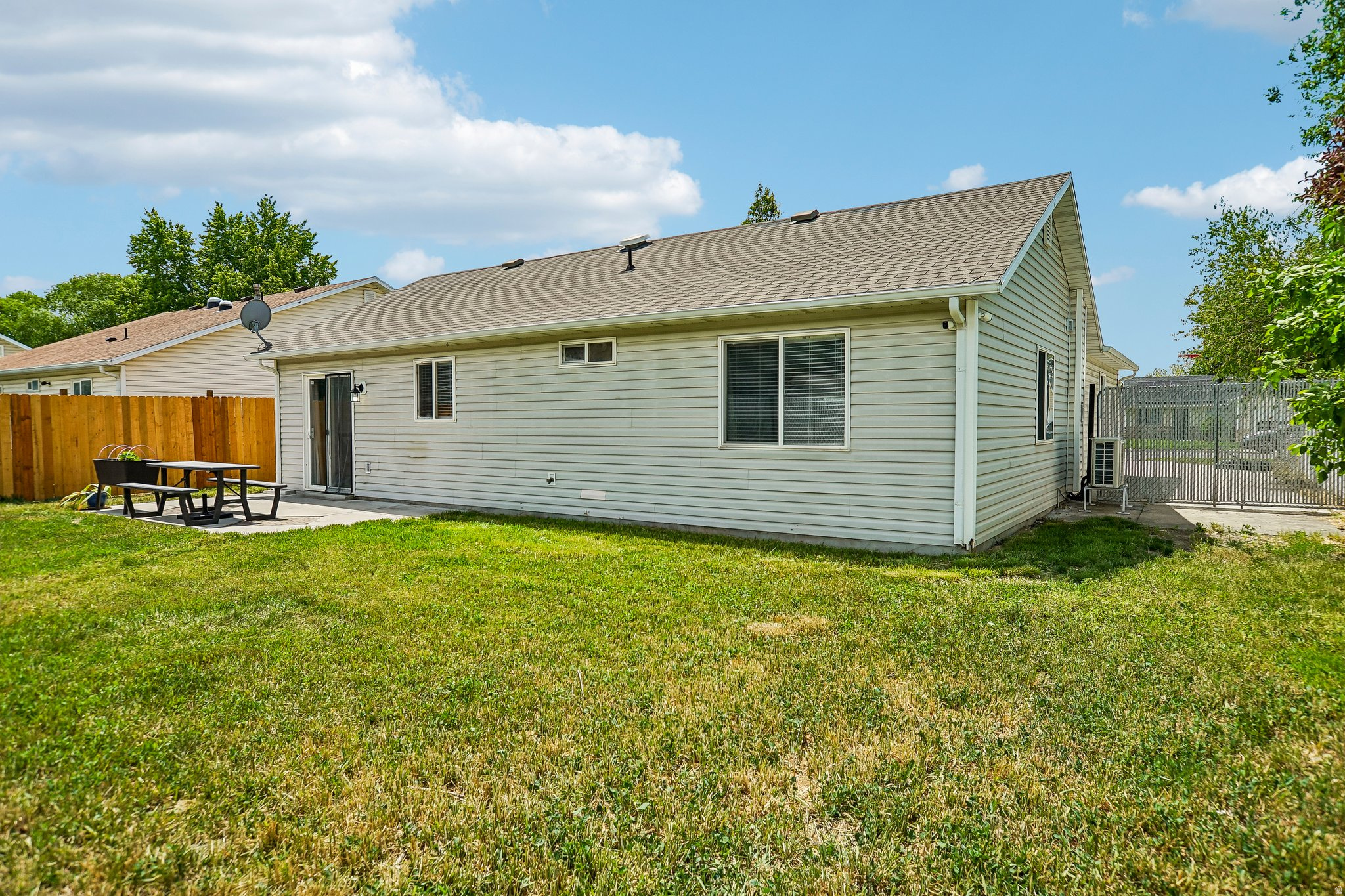 WHISPER WILLOW - Residential