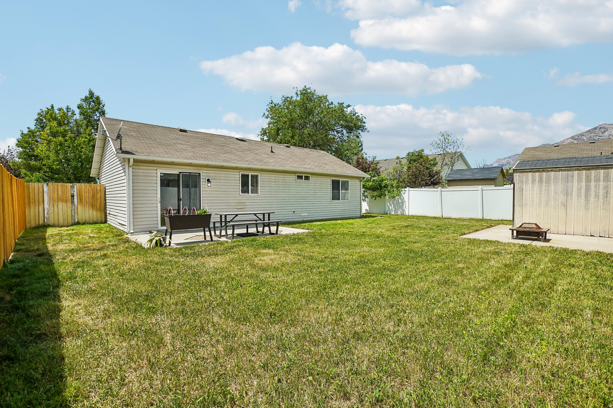 WHISPER WILLOW - Residential