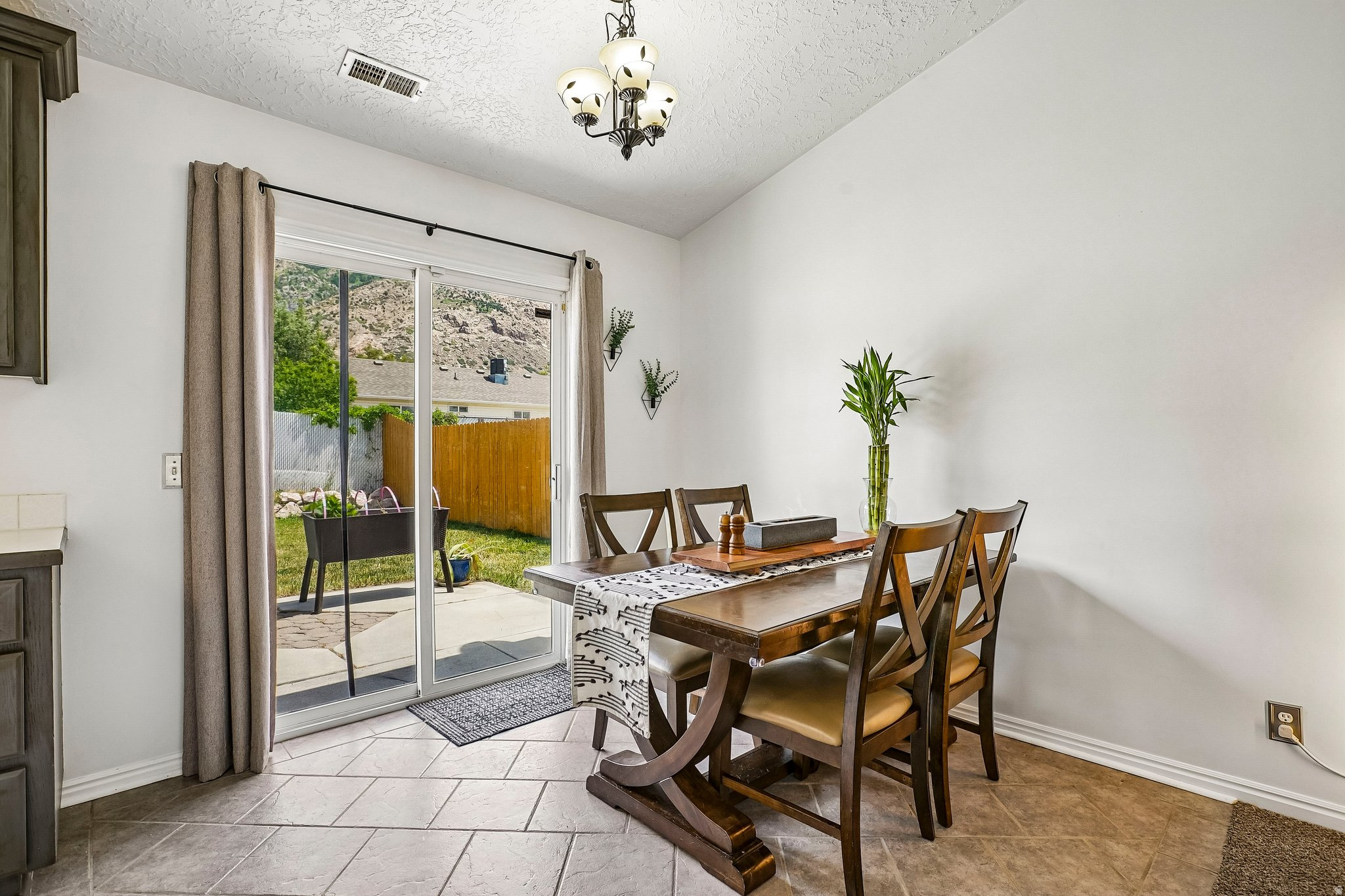 WHISPER WILLOW - Residential