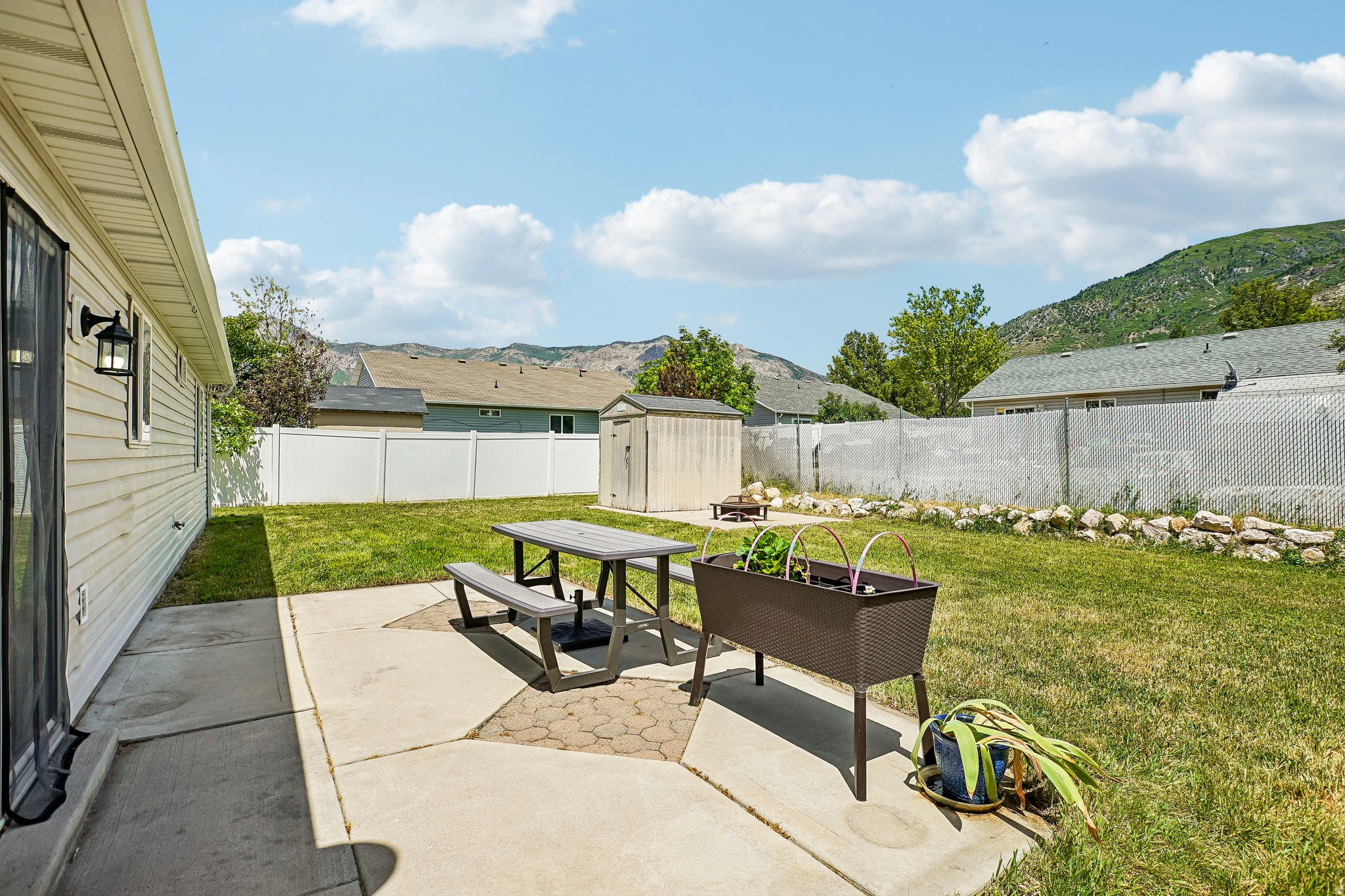 WHISPER WILLOW - Residential