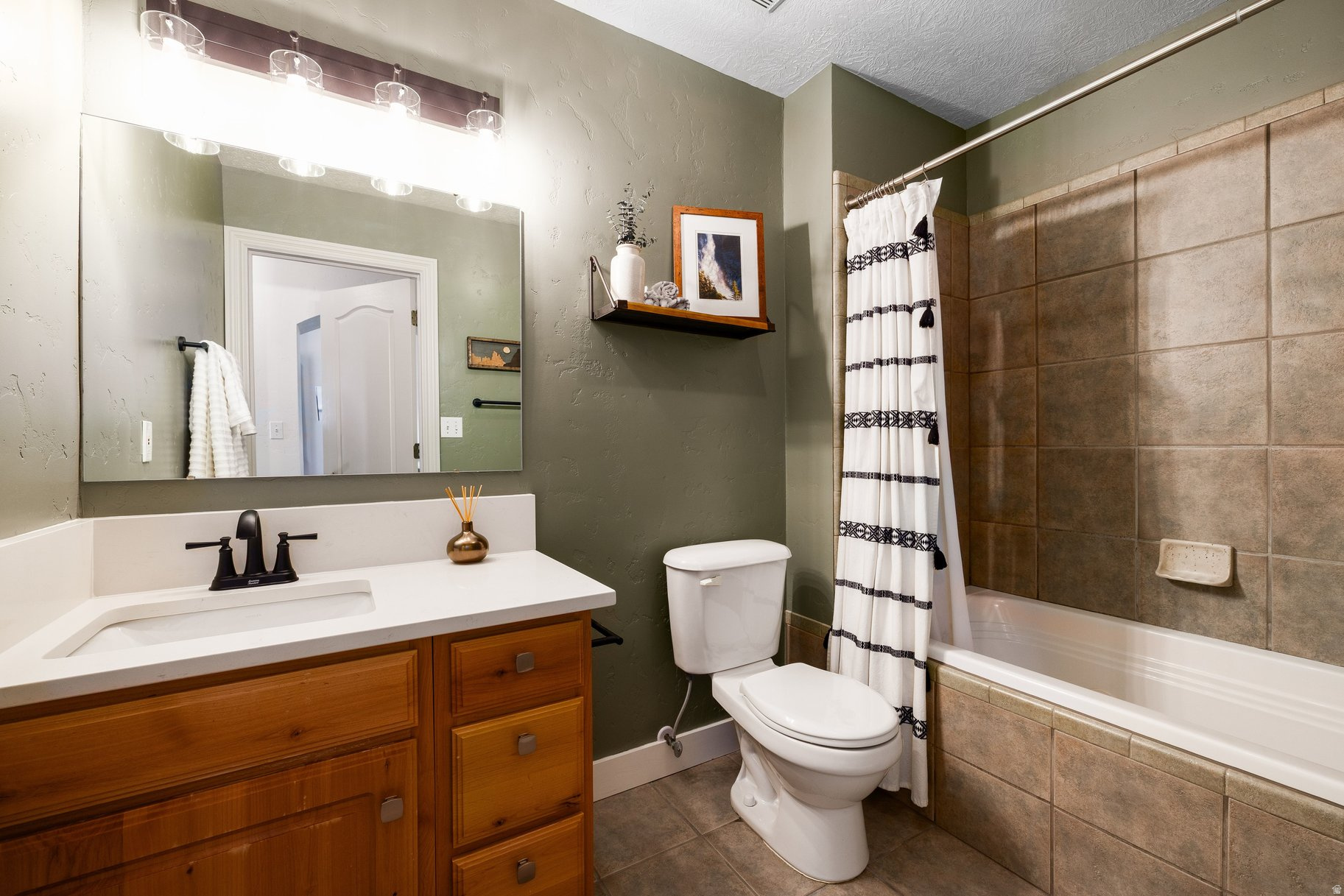 FOX BAY CONDOMINIUMS - Residential