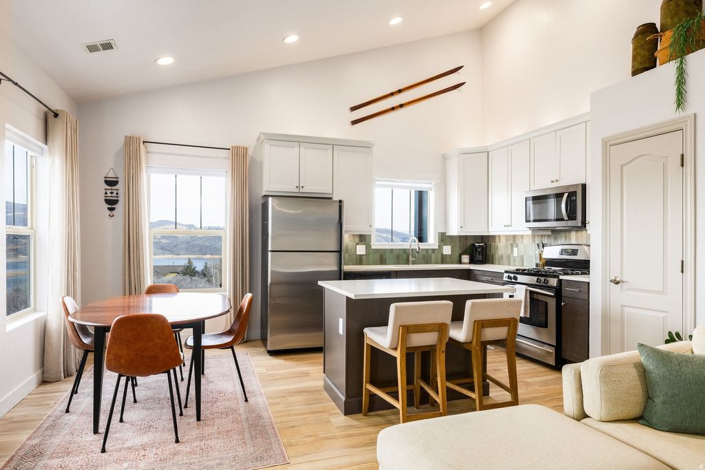 Photo of 1699 W FOX BAY DR #I201, Heber City, UT 84032 (MLS # 2136088)