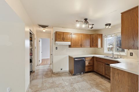 Tiny photo for 220 W 4800 S, Washington Terrace, UT 84405 (MLS # 2136487)