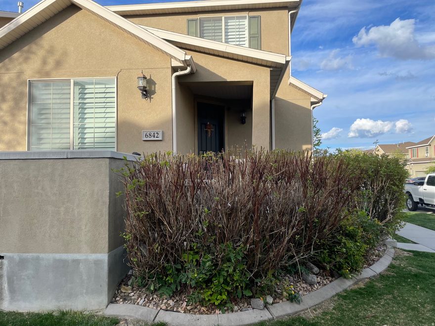 **When using our preferred lender, you will receive a 1% interest rate buydown for the first year (on approved credit). ** Spacious end unit townhome with high ceilings and natural light. Open concept with private patio. Spacious interior crawl space offers tons of storage. Primary suite has a private bathroom and a walk in closet. Two car garage. Plenty of recreation nearby. Conveniently located to grocery shopping, restaurants and parks. Square footage figured from past appraisal, county tax records show total square footage to be 1539 sq. ft, buyer to verify all information for accuracy.