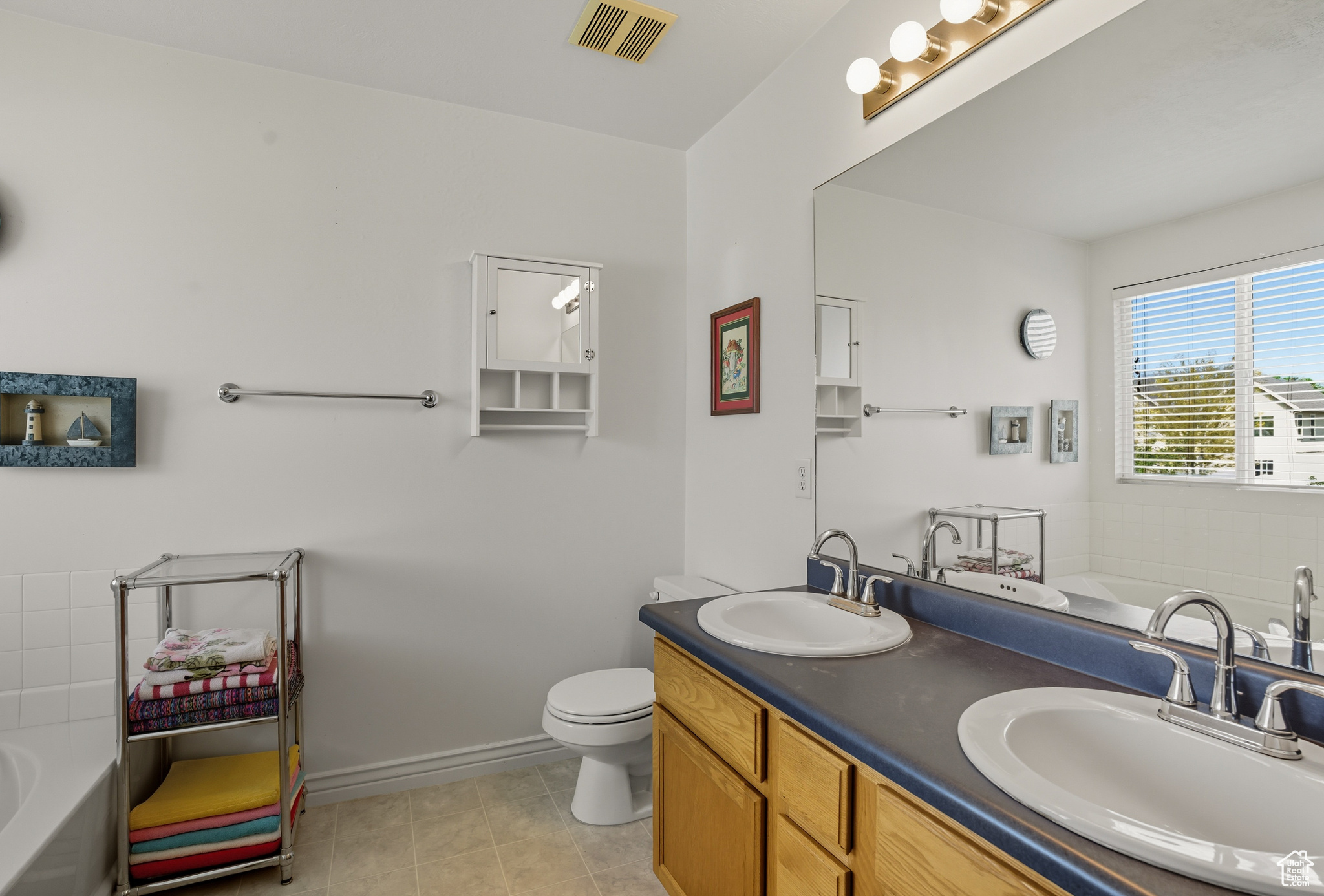 ARGYLE ACRES - Residential